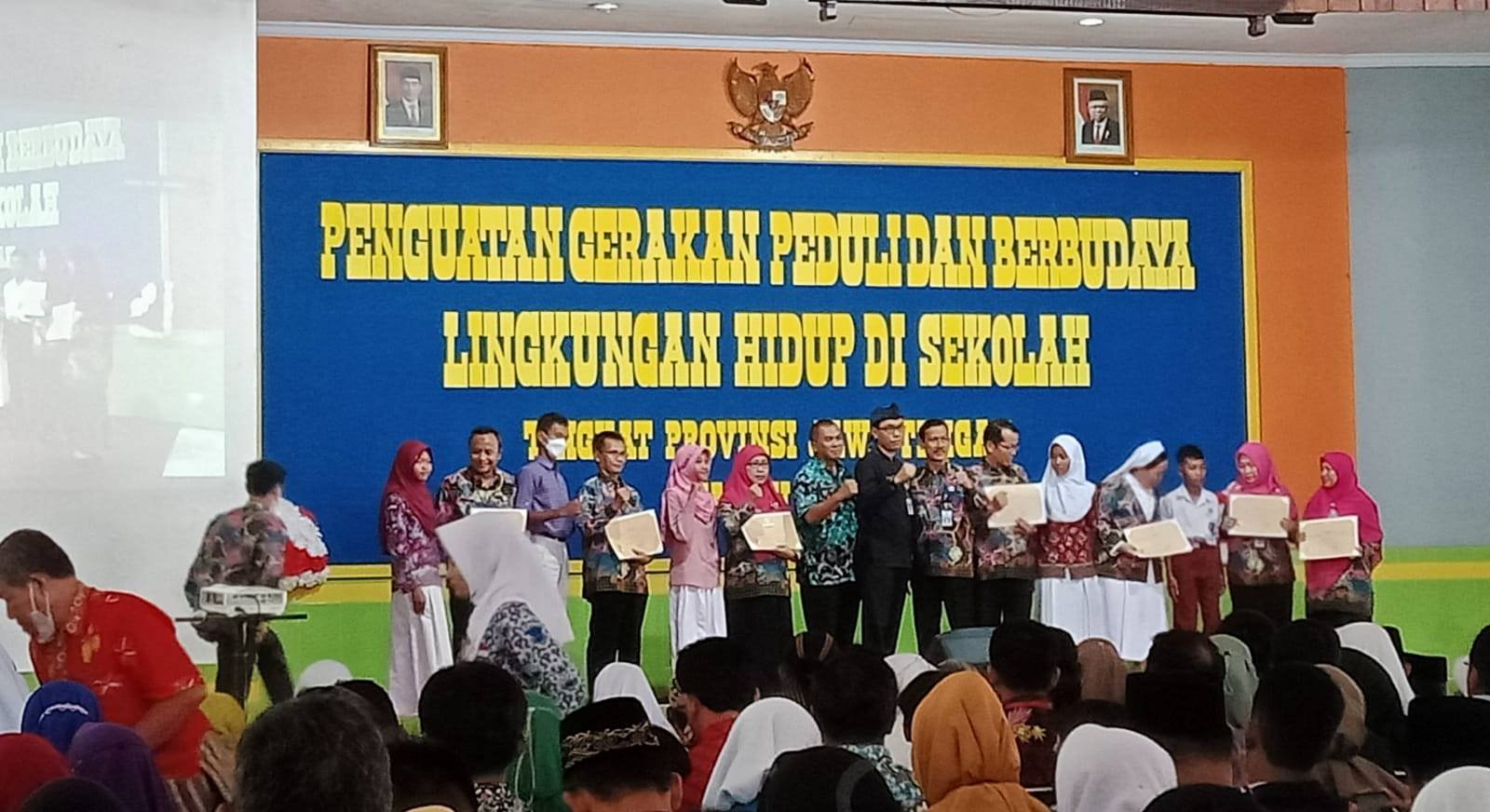 SMP Negeri 1 Kroya Raih Penghargaan Sekolah Adiwiyata Provinsi 2022