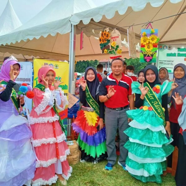 SMP Negeri 1 Kroya di “Cilacap Peduli Sampah Fest”