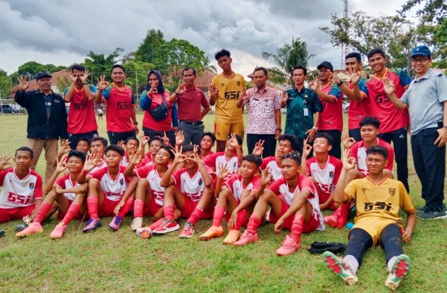 Tim Sepak Bola KOMDA Kroya Juara 1 Gala Siswa Indonesia Jenjang Sekolah Menengah Pertama Tingkat Kabupaten Cilacap Th 2023.