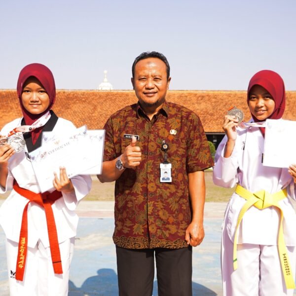 Siswi SMP Negeri 1 Kroya Borong Tiga Medali di Kejuaraan Taekwondo Yogyakarta International Open 2023