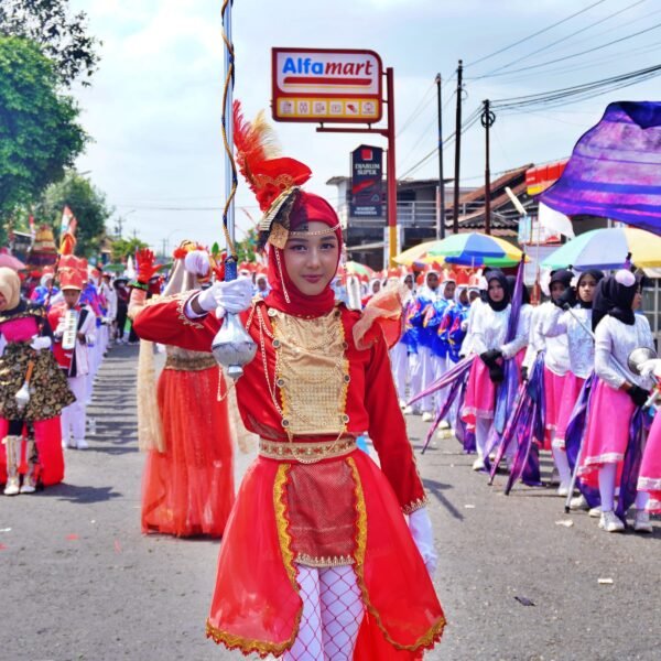 KONTINGEN SMP NEGERI 1 KROYA JUARA KARNAVAL TINGKAT KECAMATAN KROYA TAHUN 2024