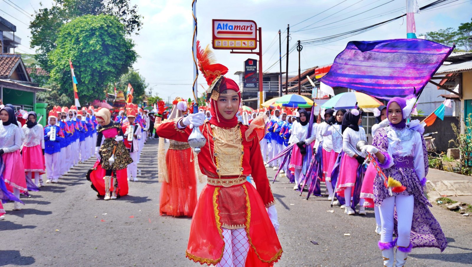 KONTINGEN SMP NEGERI 1 KROYA JUARA KARNAVAL TINGKAT KECAMATAN KROYA TAHUN 2024